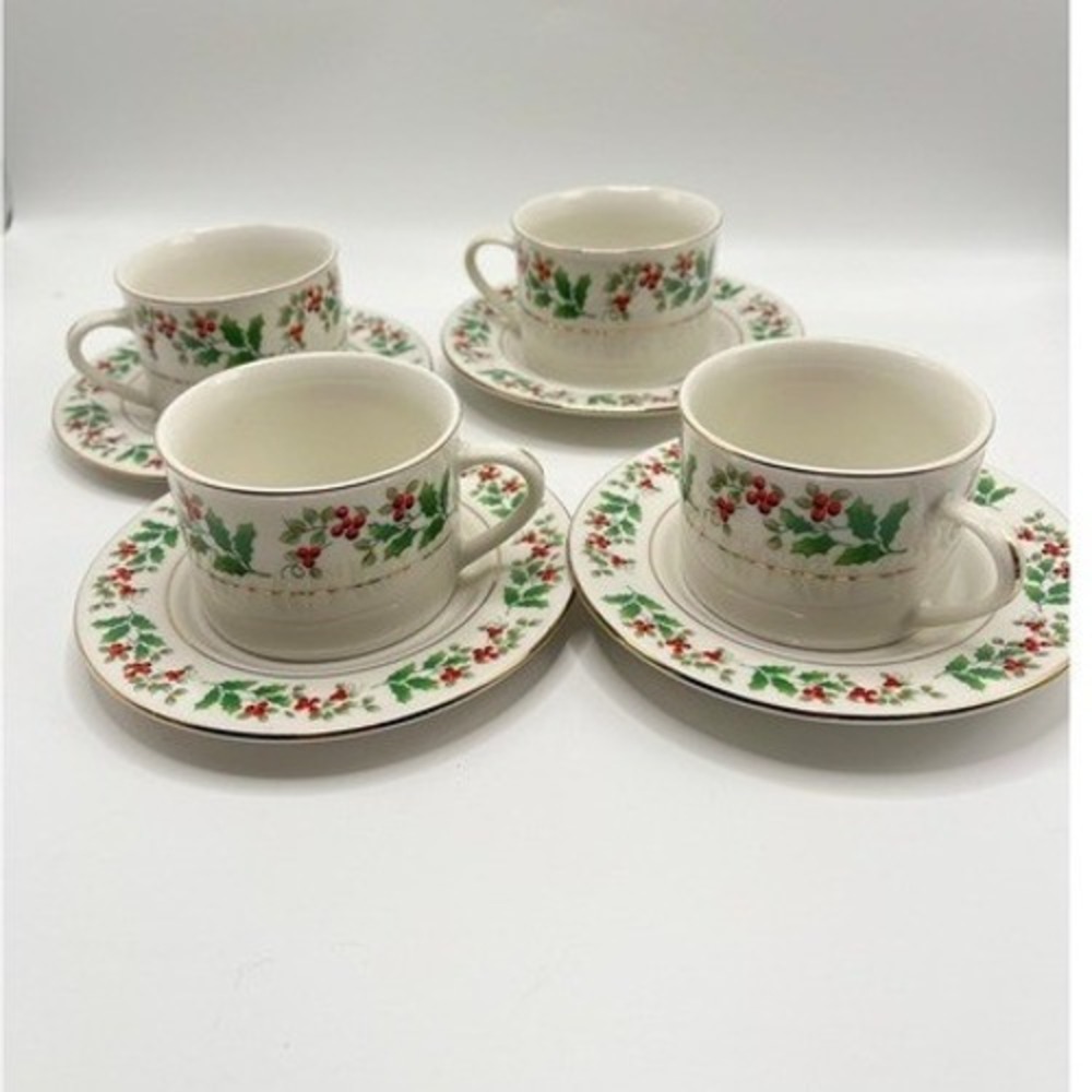 Gibson Everyday China Holly Berry Christmas Tea Cup and Saucer Set of 4 Gold Rim